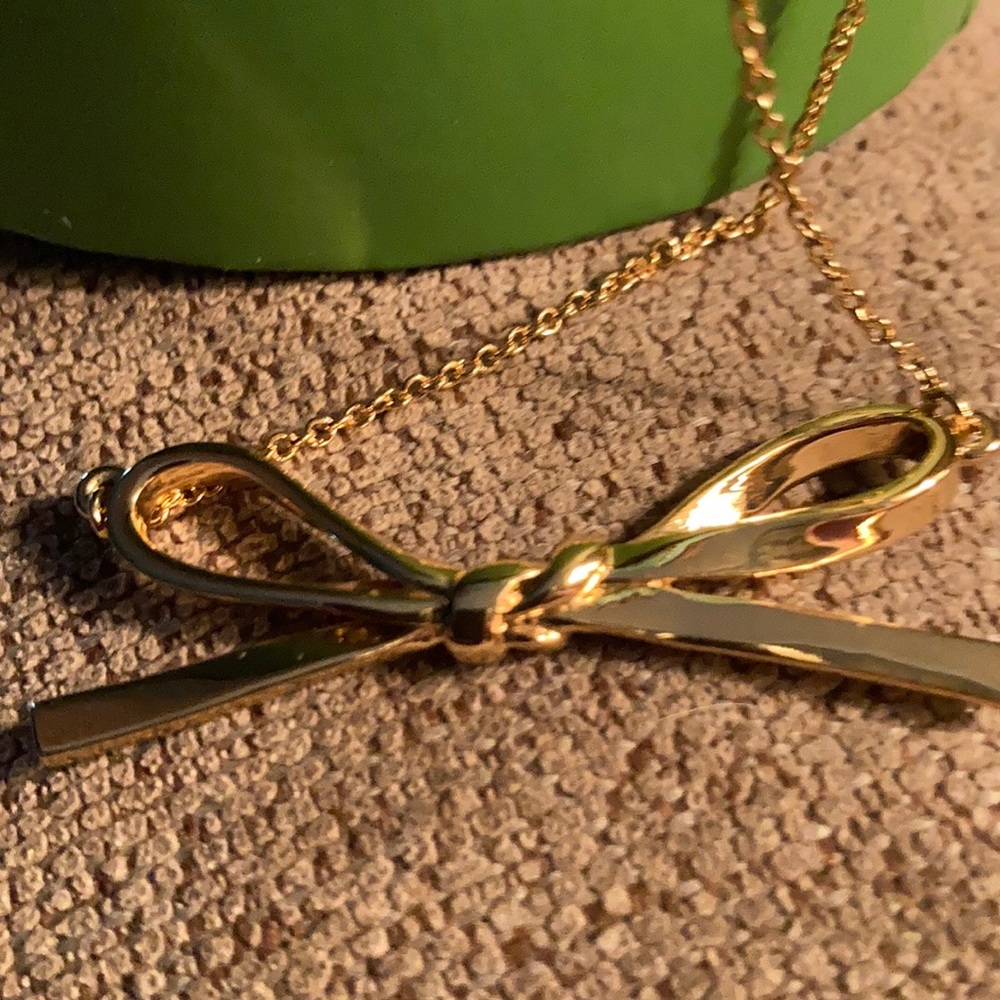 Kate Spade ♠️ Gold Bow Necklace. - Picture 7 of 9